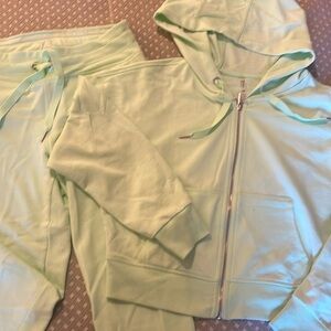 Beautifulful minty green leisure/jogging  suit by Calvin Klein.